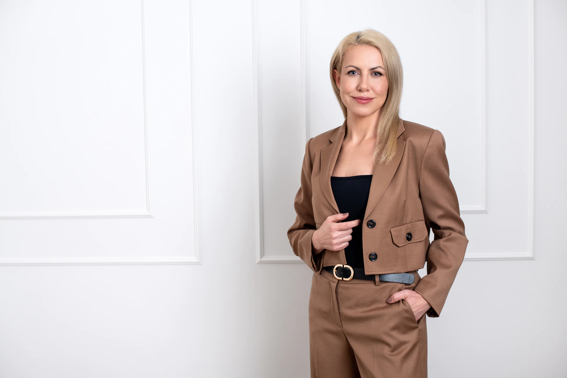 Lekarz endokrynolog Agnieszka Szyman-Nurczyk w gabinecie w Gdańsku. Certyfikowany specjalista diagnostyki i holistycznego leczenia chorób tarczycy.